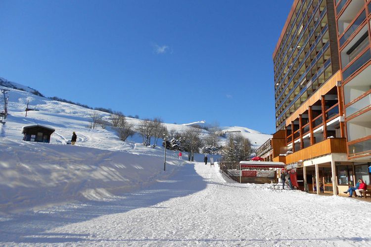 STUDIO 4 PERSONNES FACE AUX PISTES