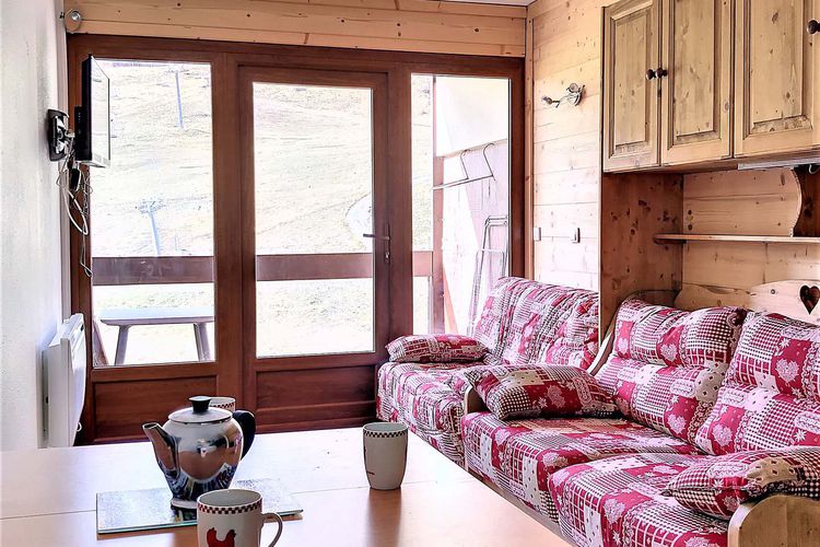 STUDIO 4 PERSONNES COSMOS