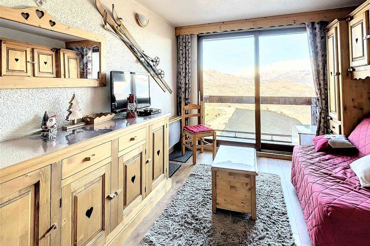 BEAU STUDIO 4 PERSONNES MAGNIFIQUE VUE MONTAGNE