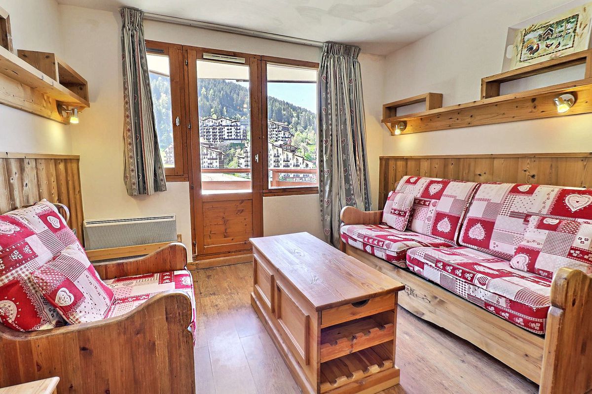 CONFORTABLE 2 PIECES, SKIS AUX PIEDS ET PROCHE DES COMMERCES