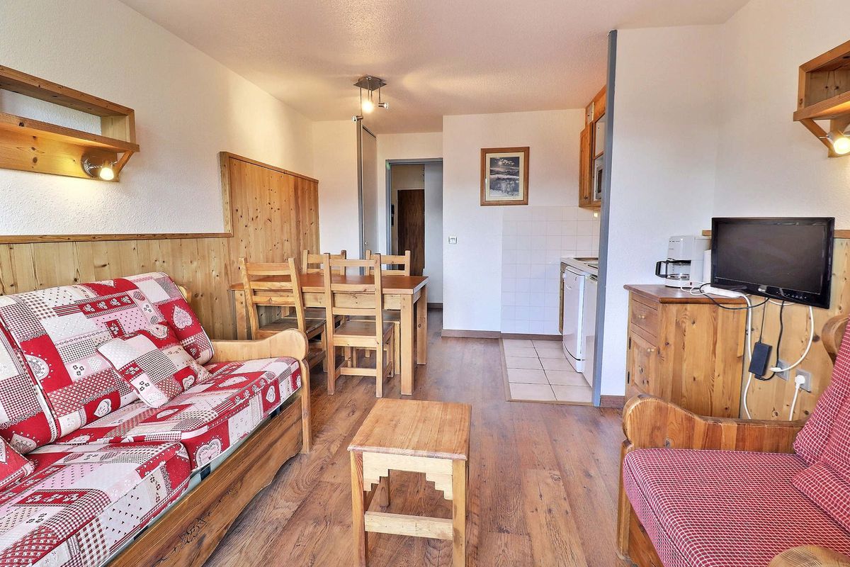 CONFORTABLE 2 PIECES, SKIS AUX PIEDS ET PROCHE DES COMMERCES