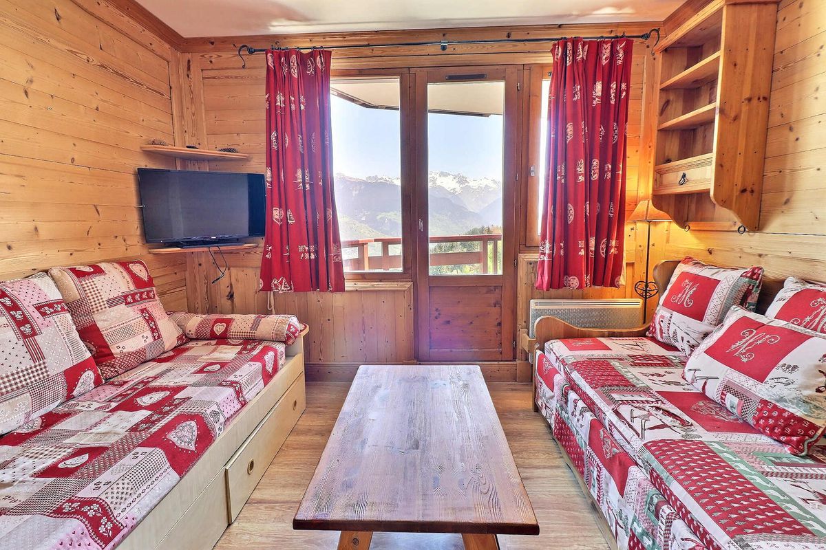 CONFORTABLE 2 PIECES, SKIS AUX PIEDS ET PROCHE DES COMMERCES