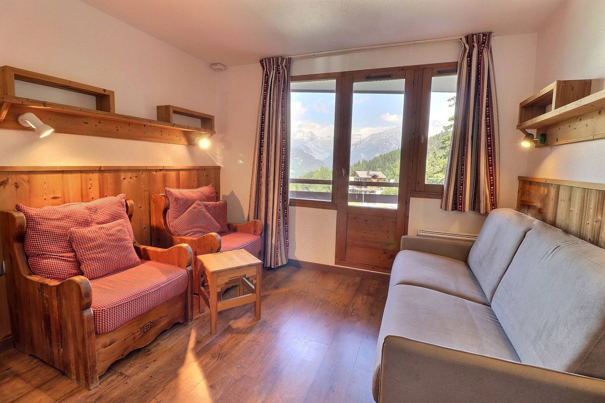 CONFORTABLE 2 PIECES, SKIS AUX PIEDS ET PROCHE DES COMMERCES