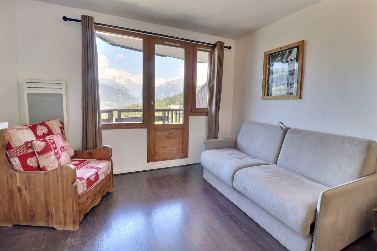 CONFORTABLE 2 PIECES, SKIS AUX PIEDS ET PROCHE DES COMMERCES