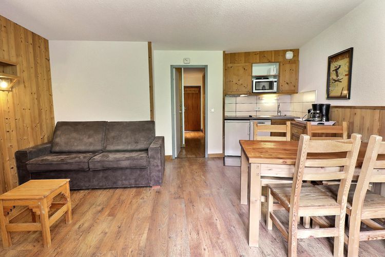 CONFORTABLE 2 PIECES, SKIS AUX PIEDS ET PROCHE DES COMMERCES