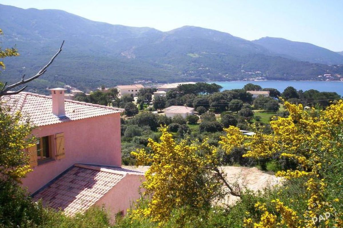 Maison Haus in der Nähe von Meer und Bergen, atemberaubende Aussicht.
