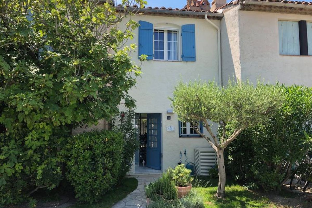 Maison Gemütliches Ferienhaus in Grimaud mit Terrasse, Garten und Grill