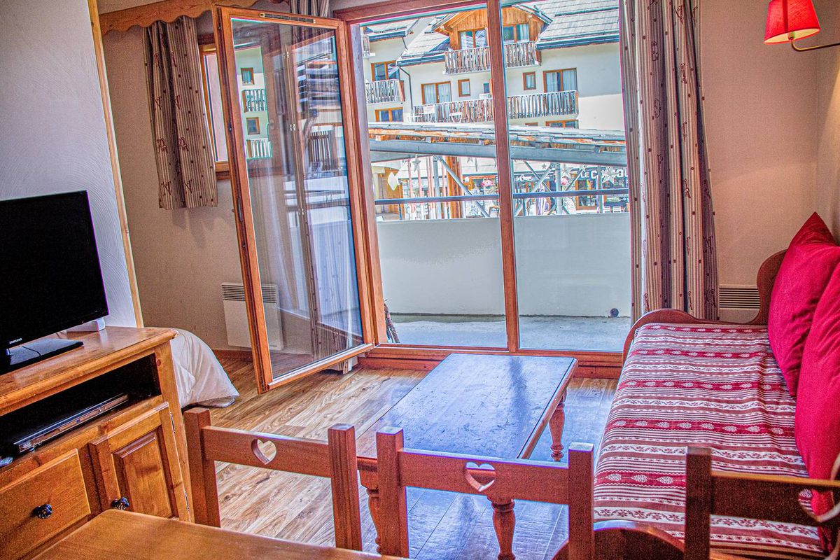 2 pièces 6 personnes place centrale les Orres 1800 - Les eglantines