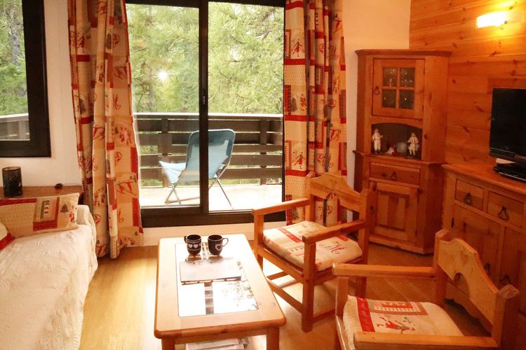 Dans un écrin forestier, résidence au calme. - La chamoisiere