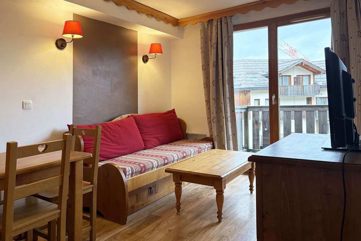 B313 LES EGLANTINES LES ORRES 1800 - Les eglantines