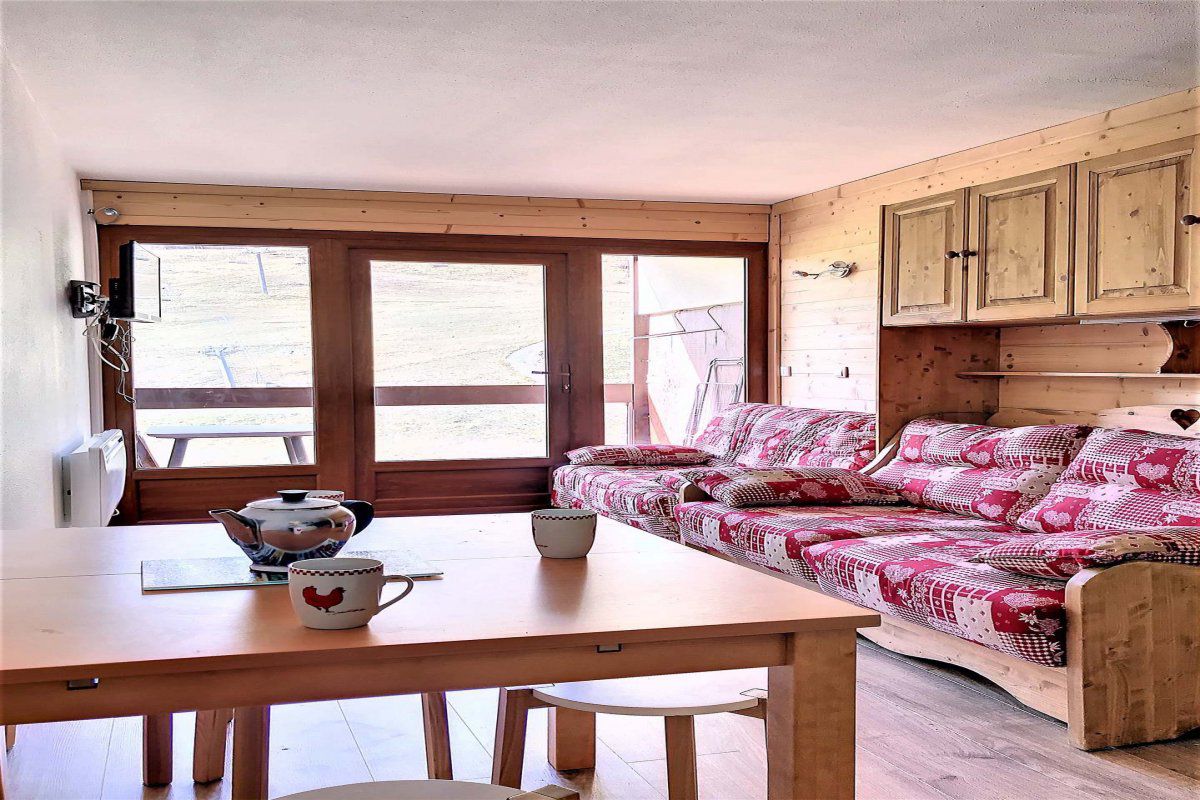 Studio chaleureux · Skis aux pieds · Balcon vue pistes - Residence cosmos
