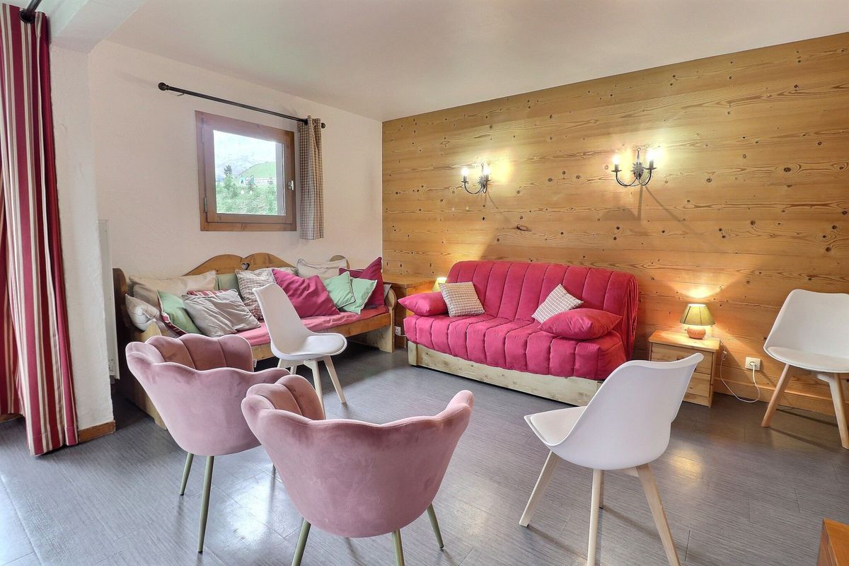 AGREABLE 3 PIECES LABEL MERIBEL SKIS AUX PIEDS