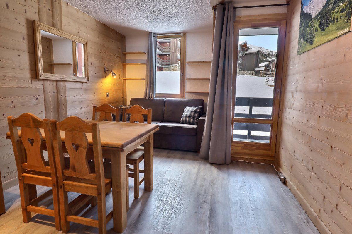 CHARMANT 2 PIECES SUR LES PISTES ET PROCHE DES COMMERCES