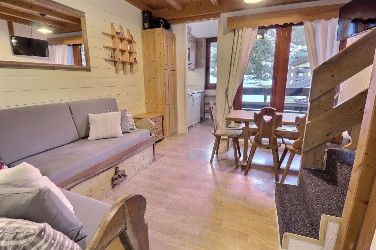 CHARMANT 3 PIECES DUPLEX - SKIS AUX PIEDS - VUE PISTES