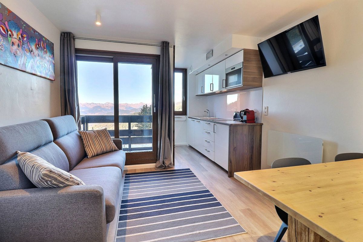 CHARMANT 2 PIECES ENTIEREMENT RENOVE - MAGNIFIQUE VUE VALLEE