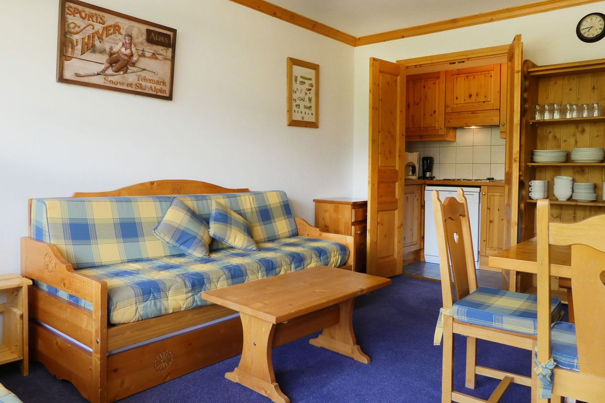 AGREABLE 2 PIÈCES, CHAMBRE AVEC LIT DOUBLE PLEIN SUD