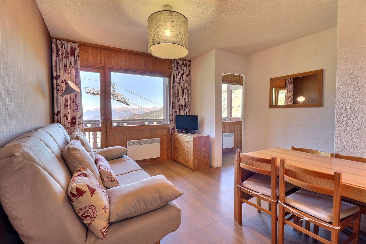 2 PIECES DANS UNE RESIDENCE AU CALME, SUPERBE VUE VALLEE