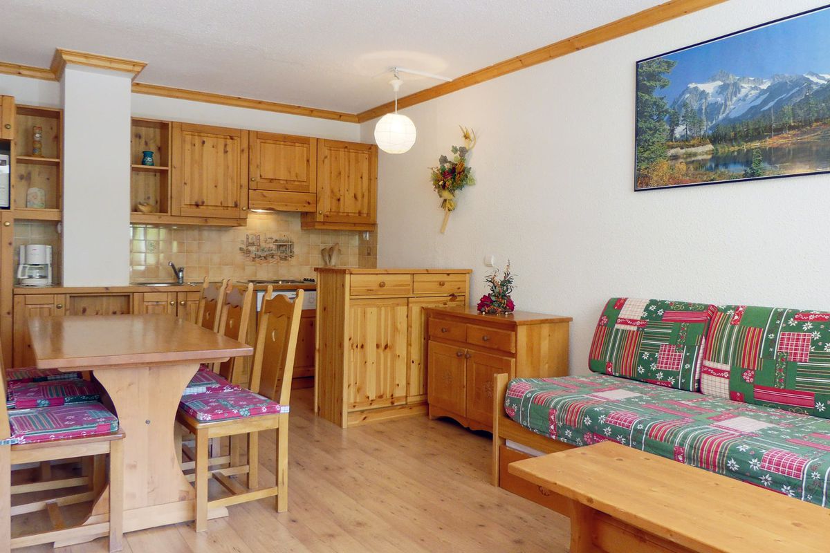 AMBIANCE CHALEUREUSE BELLE TERRASSE ENSOLEILLEE