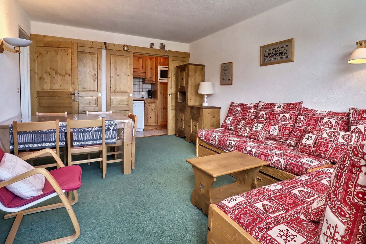 CHARMANT 2 PIECES AVEC JOLIE VUE SUR LA VALLEE, SKIS AUX PIEDS