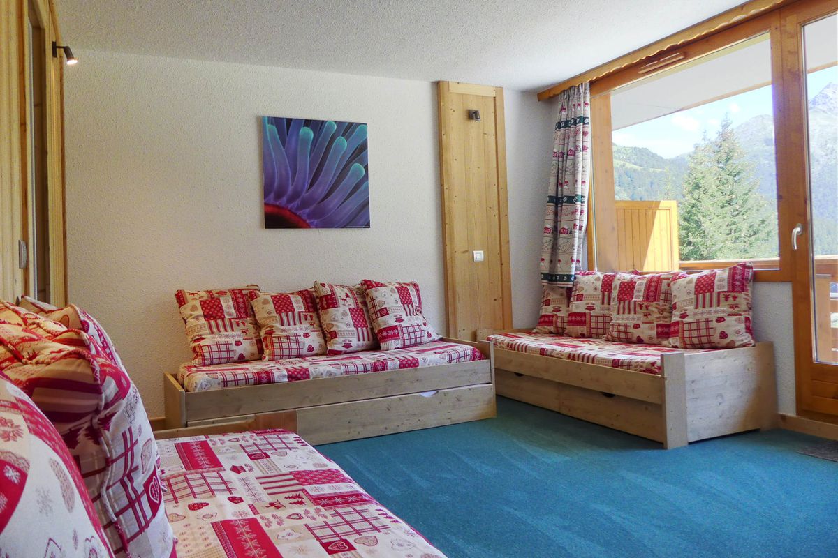 CHARMANT STUDIO LUMINEUX, SKIS AUX PIEDS