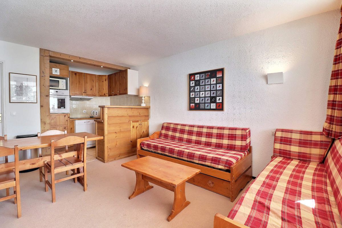 AGREABLE 2 PIECES SKIS AUX PIEDS, LARGE BALCON SUD !