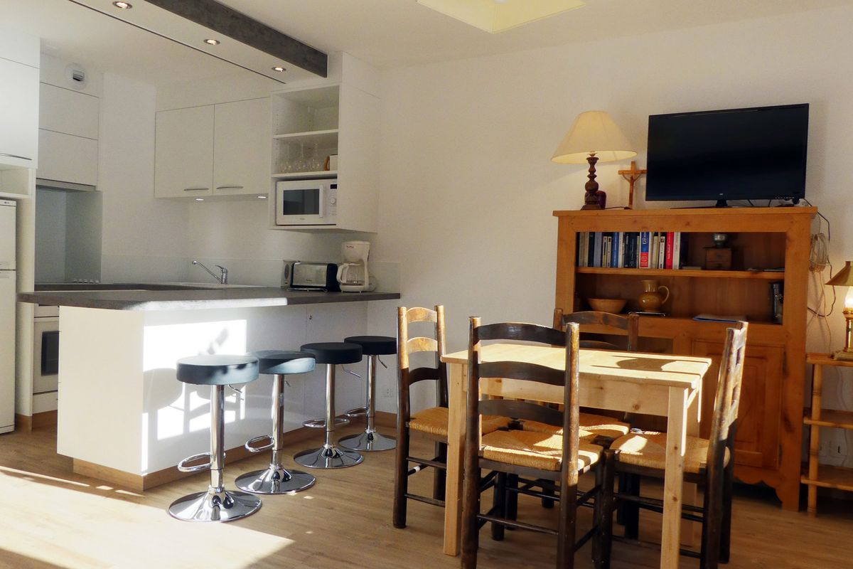 2 PIECES LUMINEUX SUR LES PISTES, PROCHE DES COMMERCES