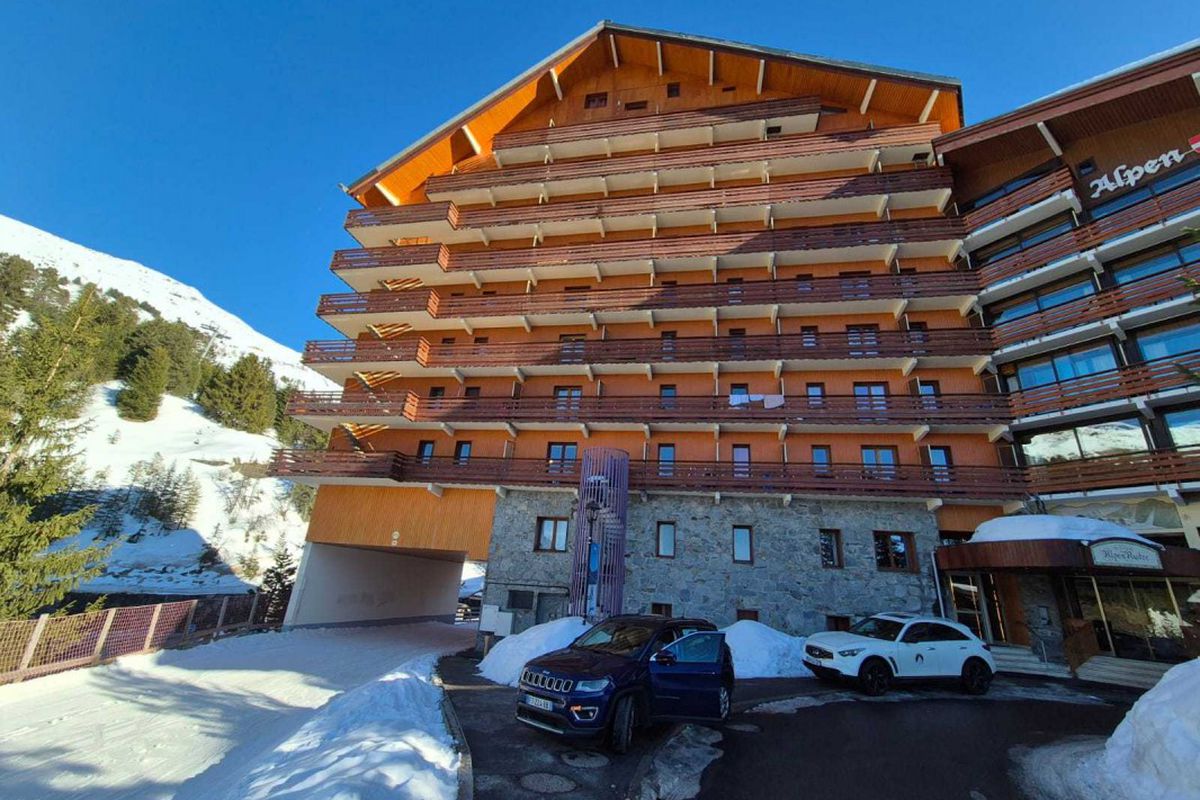 Spacieux apt · Rénové à neuf · Ski aux pieds · Coeur station de Mottaret · Vue prenante