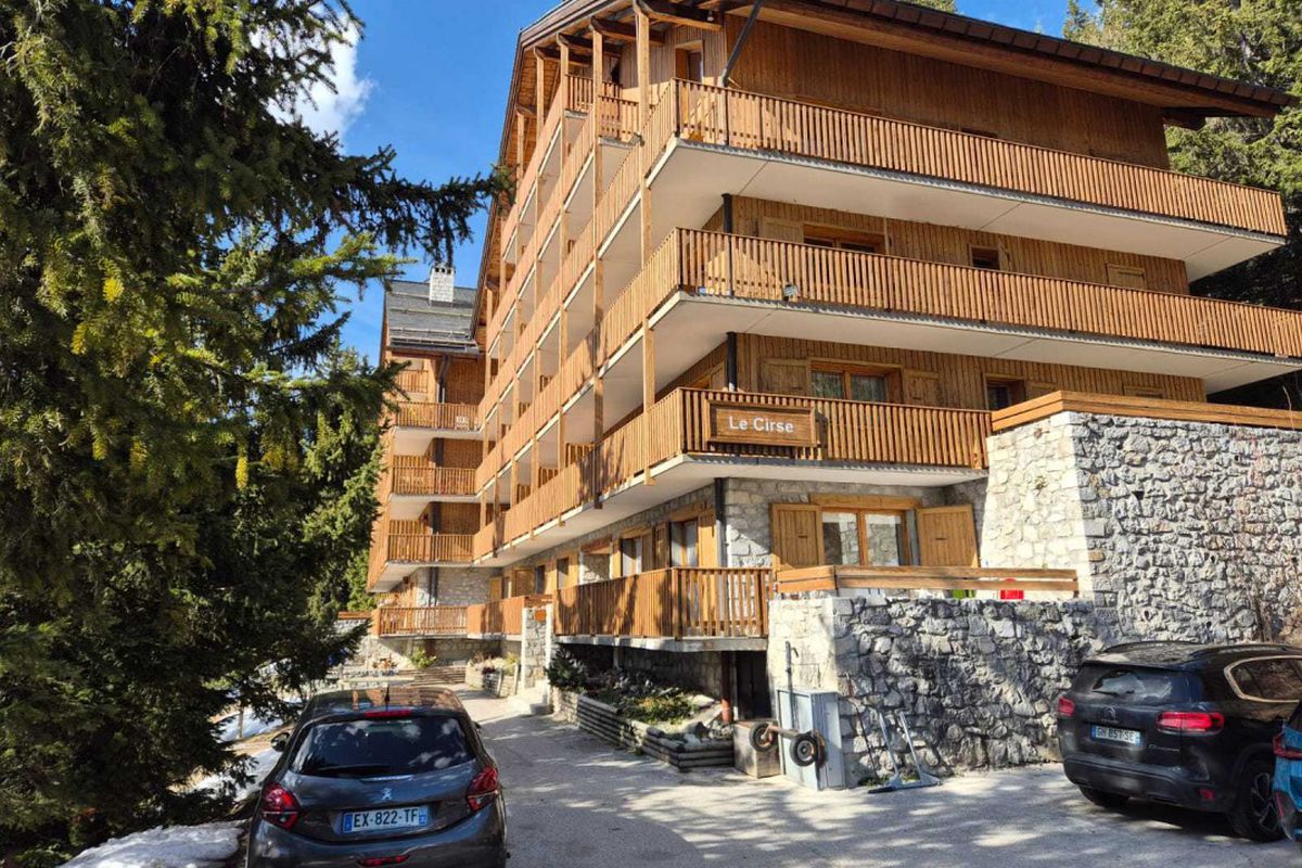 Duplex rénové · Proche des pistes et commerces · Résidence calme · Vue imprenable
