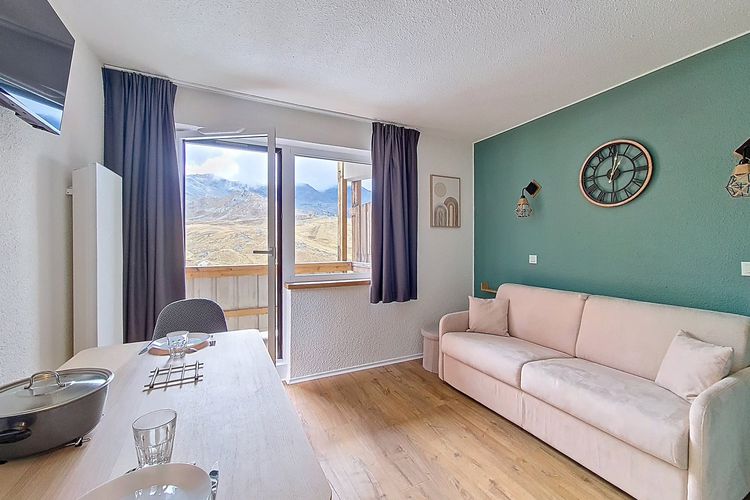 Studio lumineux. Balcon sud. Pied des pistes