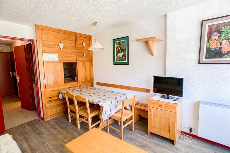 Studio lumineux · Proche des pistes et des commerces · Balcon