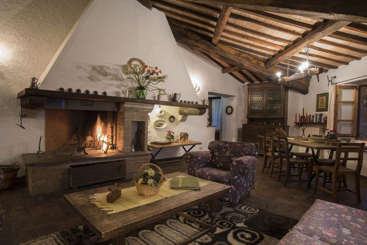 Appartement Altertümliche Pracht, Unterkunft mit Schwimmbad in einem Schloss