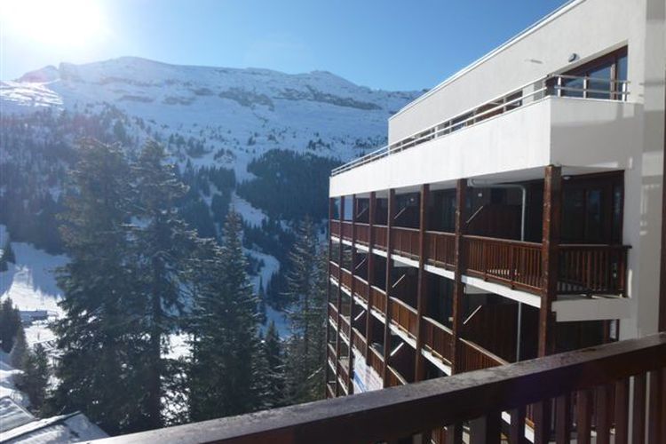 Appartement spacieux · Départ et retour skis aux pieds · Piscine · Parking inclus · Spa