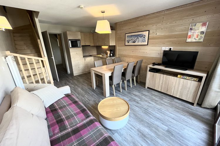 Appartement lumineux · Départ et retour skis aux pieds · Piscine · Parking inclus · Spa