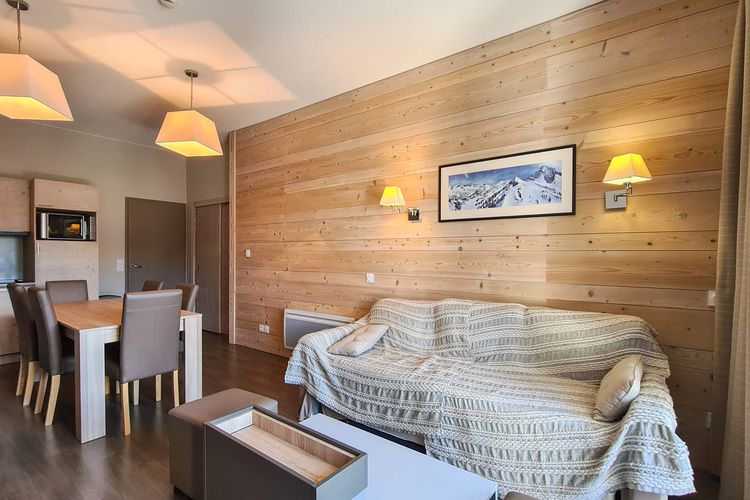 Appartement spacieux · Départ et retour skis aux pieds · Piscine · Parking inclus · Spa