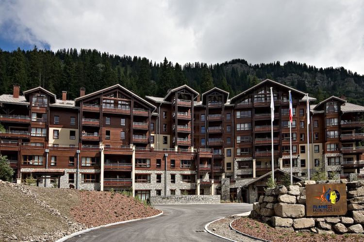 Appartement spacieux · Accès direct aux pistes · Piscine · WIFI gratuit et illimité · Spa