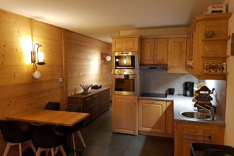 Studio entièrement rénové · Balcon · Parking couvert