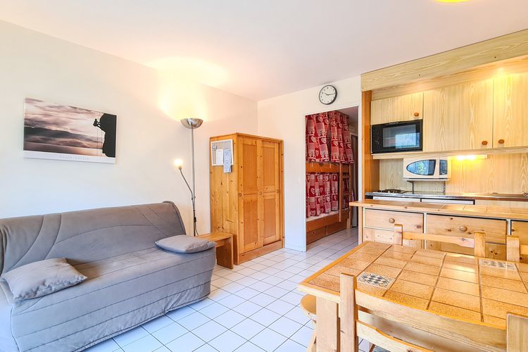 Studio rénové avec casier à ski · Proche des pistes · Balcon