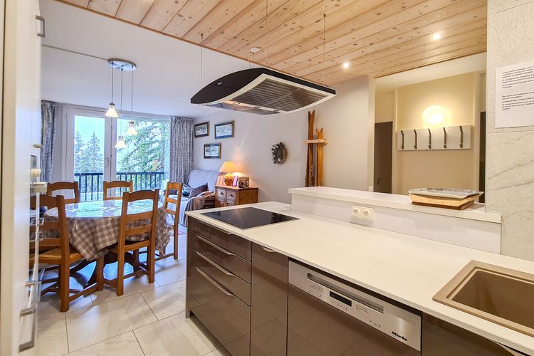 Appartement entièrement rénové avec cabine · Au pied des pistes · Balcon