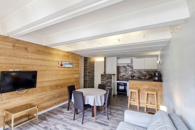 Appartement confortable · Proche des pistes et des commerces · Balcon