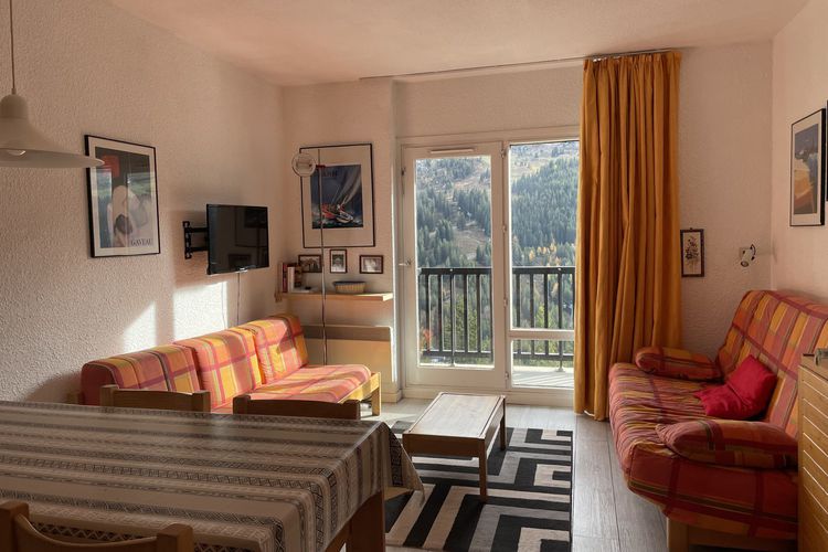 Studio lumineux avec casier à ski · Proche des pistes · Balcon