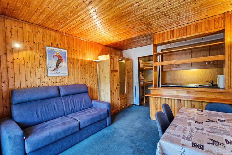 Studio confortable · Entre pistes et commerces · Balcon