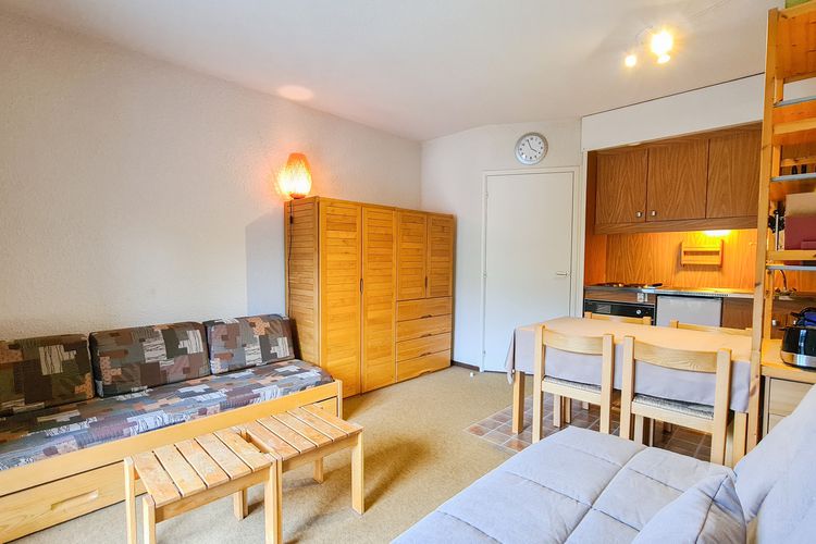 Studio agréable avec casier à ski · Proche des pistes · Balcon