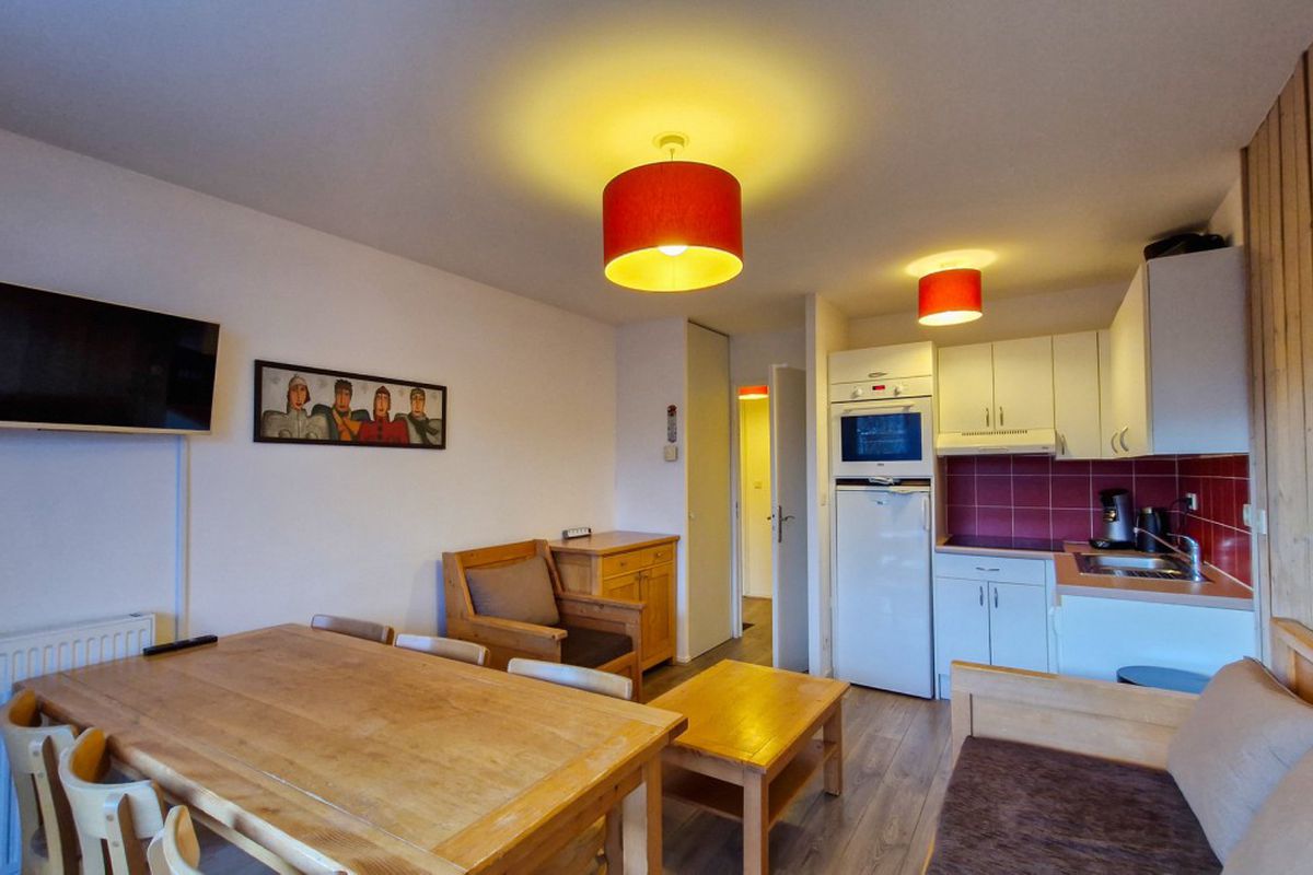 Appartement lumineux et confortable · Centre station · Parking couvert · Balcon