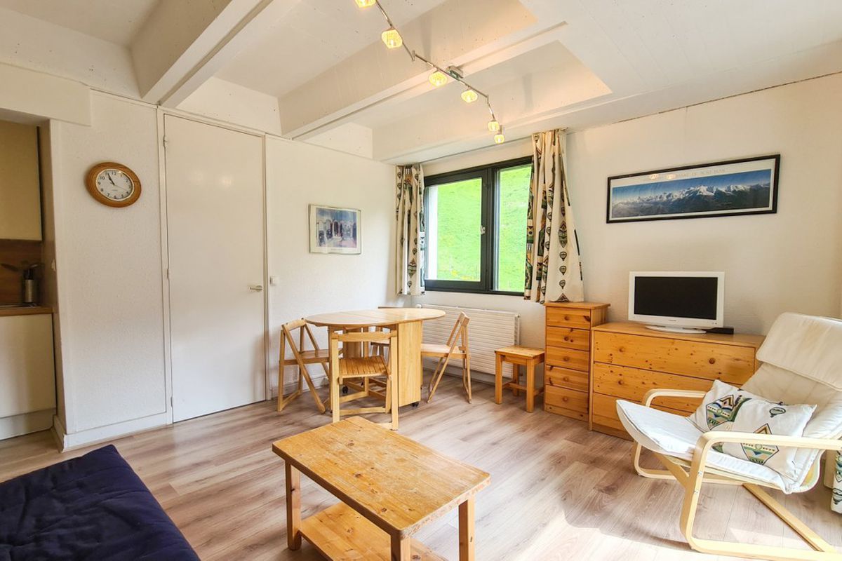 Studio lumineux avec cabine · Ski aux pieds · Balcon