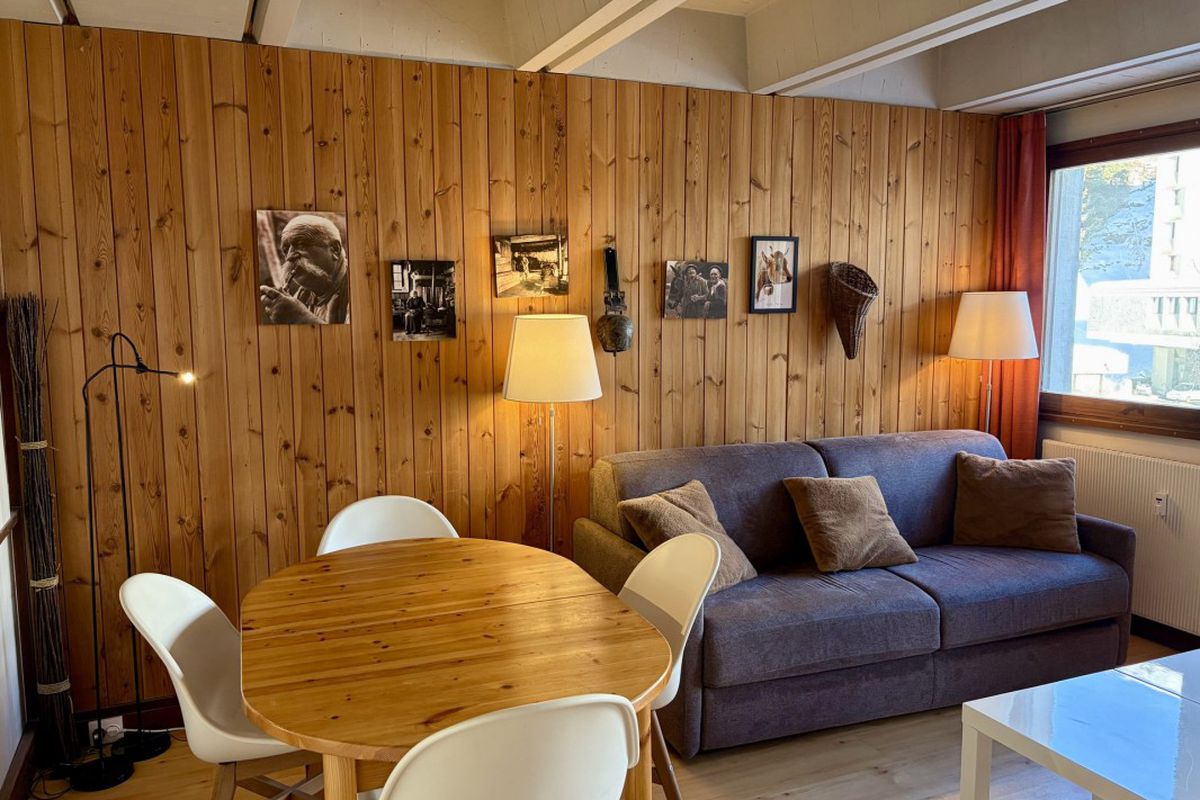 Appartement confortable · Proche des pistes et des commerces · Balcon