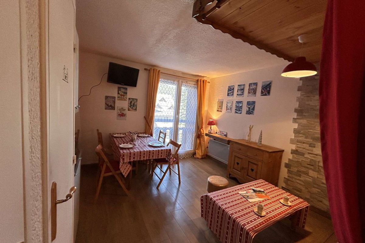 Appartement 2 pièces cabine  6 couchages RISOUL 1850 - Cristal a