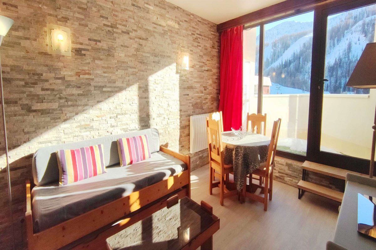 Studio rénové, balcon sud  galerie marchande accessible directement - Vrf6