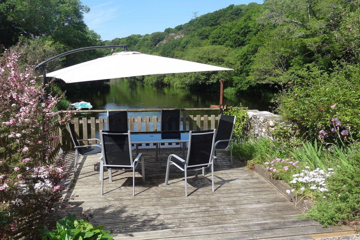 Appartement Apartment mit privater Terrasse am Fluss