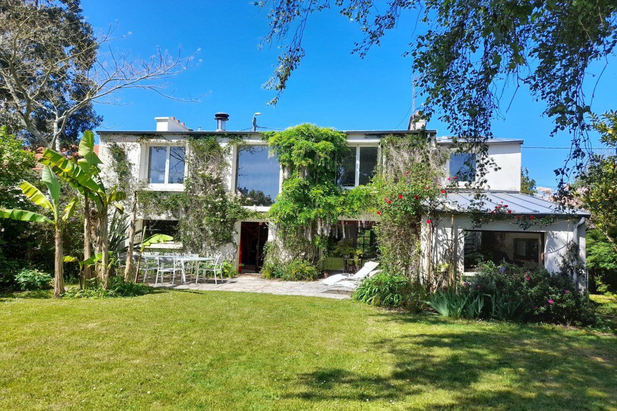 Maison Großes Familienhaus mit schön angelegtem Garten