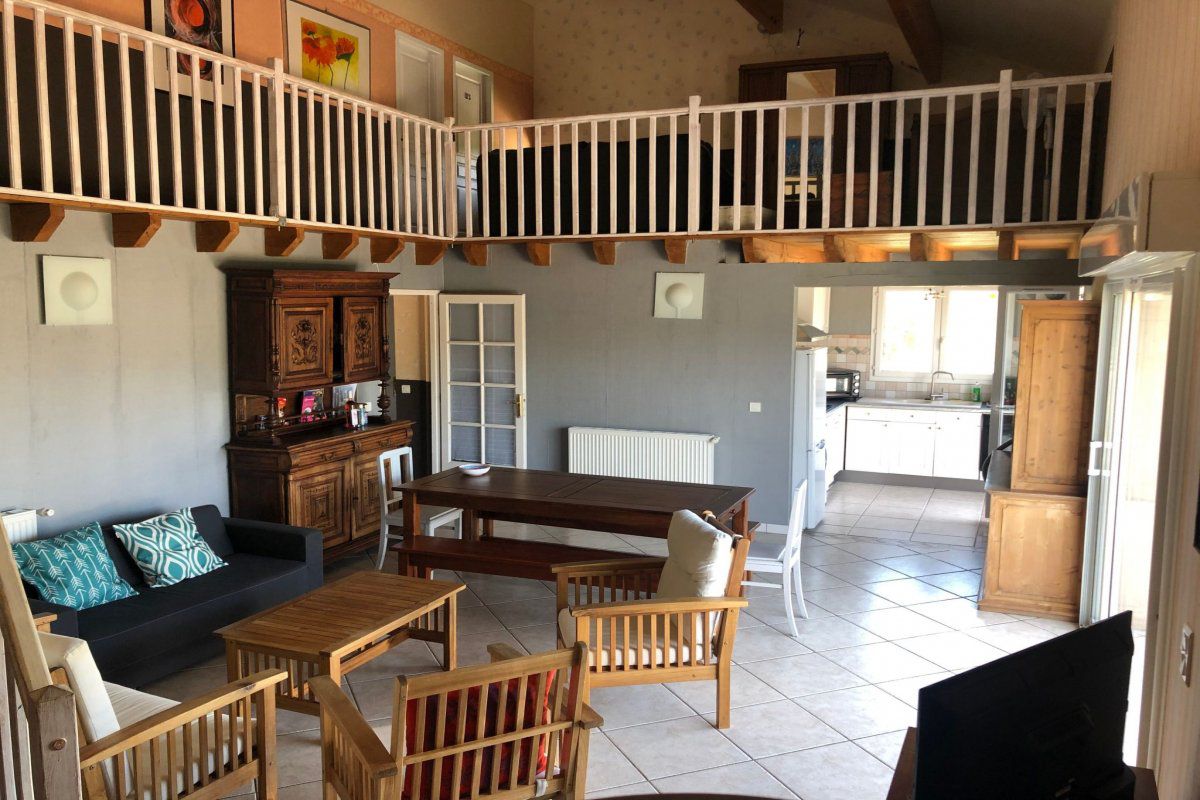 Appartement Aube-sur-la-Vallée, weitläufig mit Blick auf das Tal